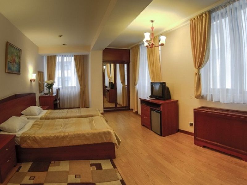 Otel Ganjali Plaza 3*