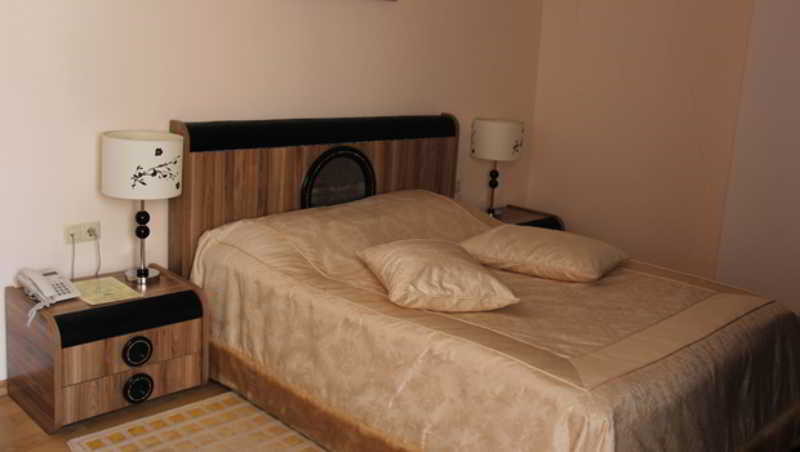 Ganjali Plaza Otel